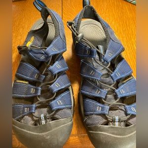 Men’s keens 10.5 or size 44